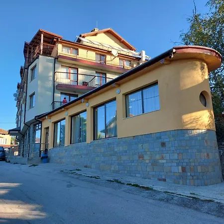 Boryka Family Hotell 3*